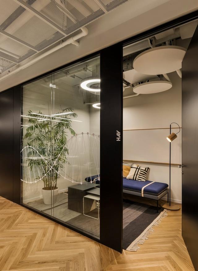 辦公空間:***生物科技公司工業(yè)風(fēng)格辦公室設(shè)計