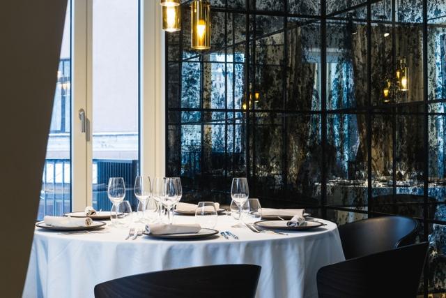 商業(yè)空間:里加老縣城現(xiàn)代風格餐廳設計