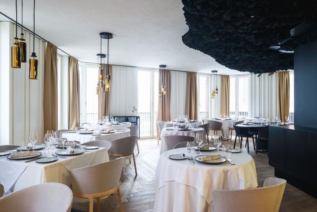 商業(yè)空間:里加老縣城現(xiàn)代風格餐廳設計