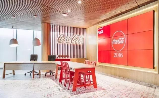 既有感官愉悅，又能體現(xiàn)品牌價(jià)值，我就服可口可樂的辦公