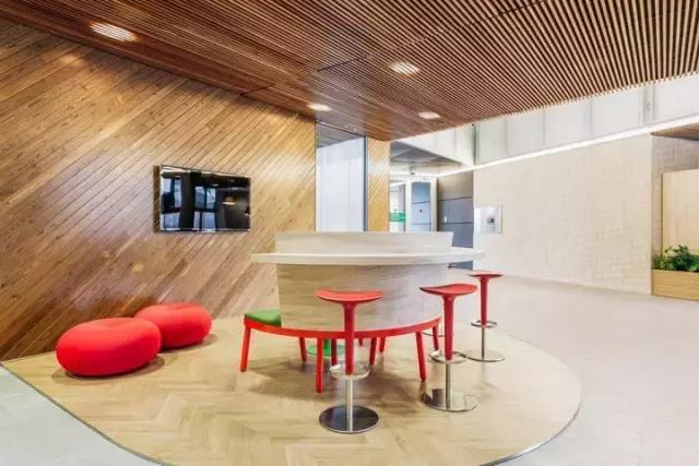 既有感官愉悅，又能體現(xiàn)品牌價(jià)值，我就服可口可樂(lè)的辦公室設(shè)計(jì)！