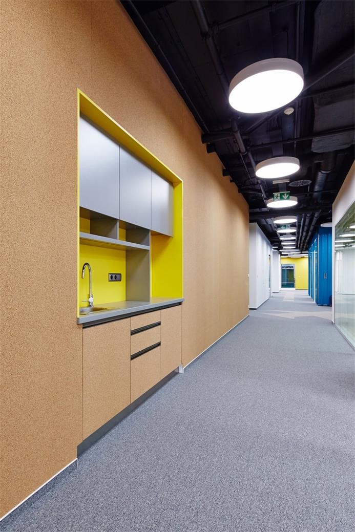 辦公空間，辦公室設(shè)計，科技公司辦公室設(shè)計，現(xiàn)代風(fēng)格辦公室，在線旅行社