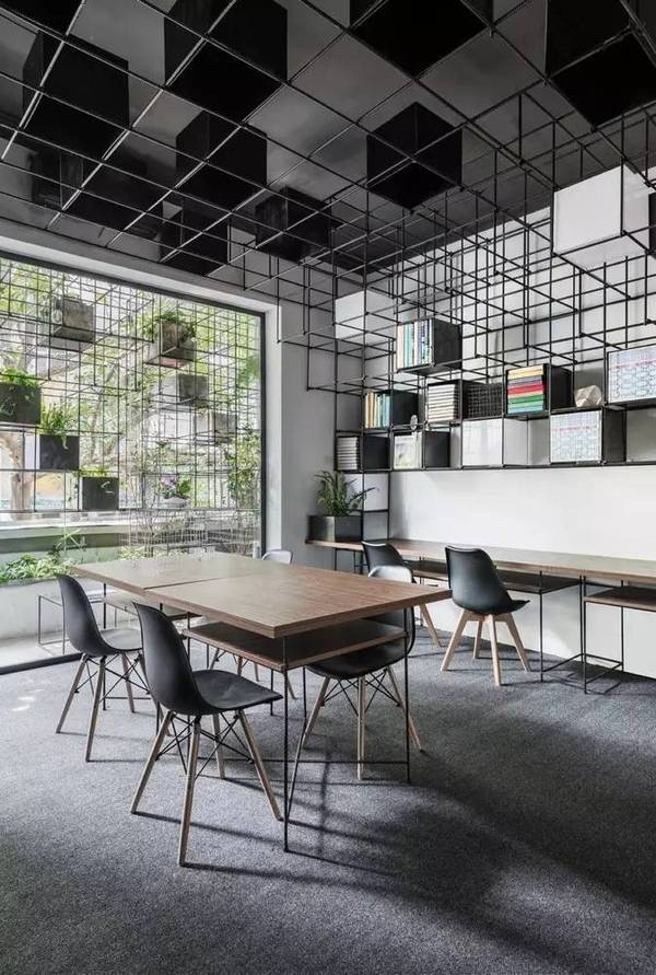 越南Wake Space Up！城市生態(tài)陽(yáng)臺(tái)辦公空間設(shè)計(jì)