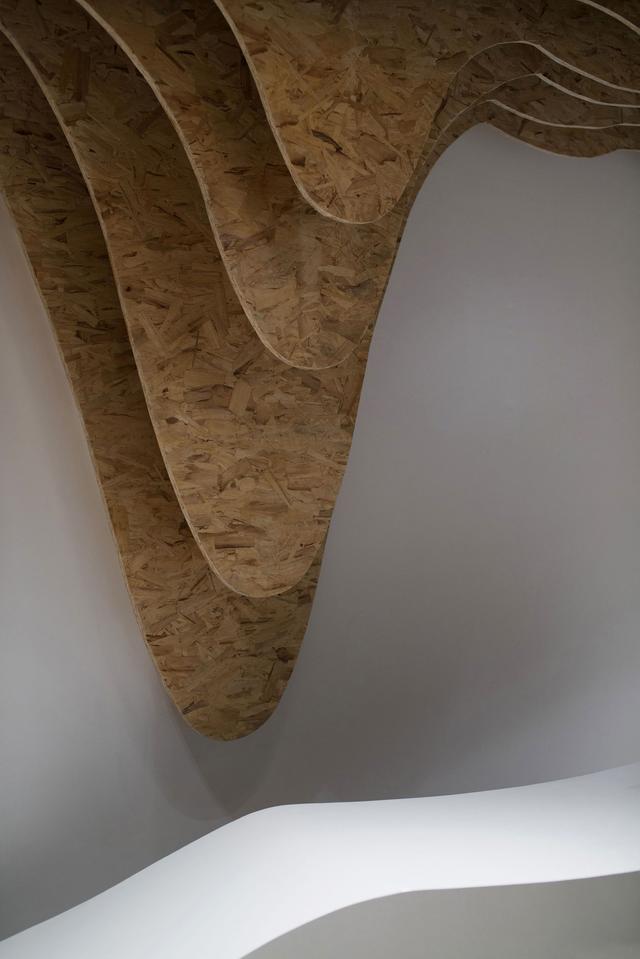 小辦公空間也能裝的高大上，在這上班一定很爽