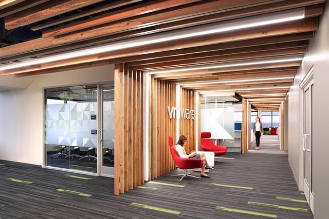 別小看回收木板條！美國VMware公司用它創(chuàng)造了獨(dú)特的木質(zhì)