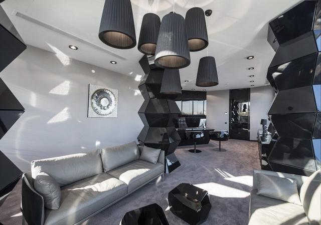 說出來你可能不信，如此暗黑夸張的辦公室竟然來自俄羅斯制藥公司