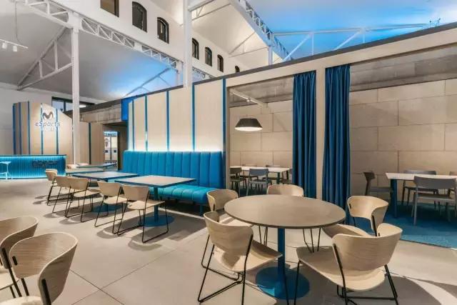 就喜歡這種天馬行空的藍，馬德里Movistar Riders辦公室設(shè)計