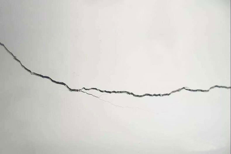 辦公室墻面裂縫怎么修補？如何預防墻面裂縫